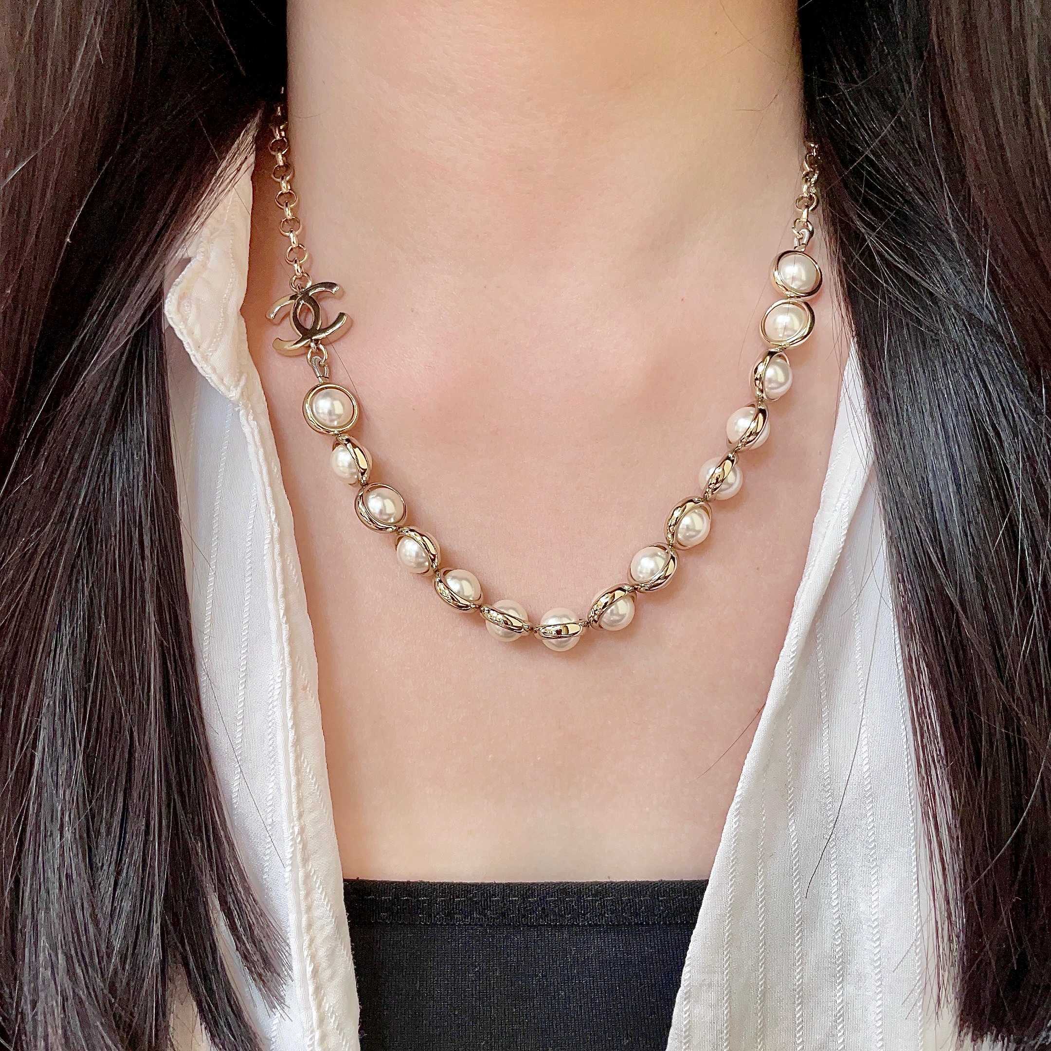 Chanel CC Logo Graduated Pearl Choker necklace Gold-tone metal cream white faux pearl 40cm