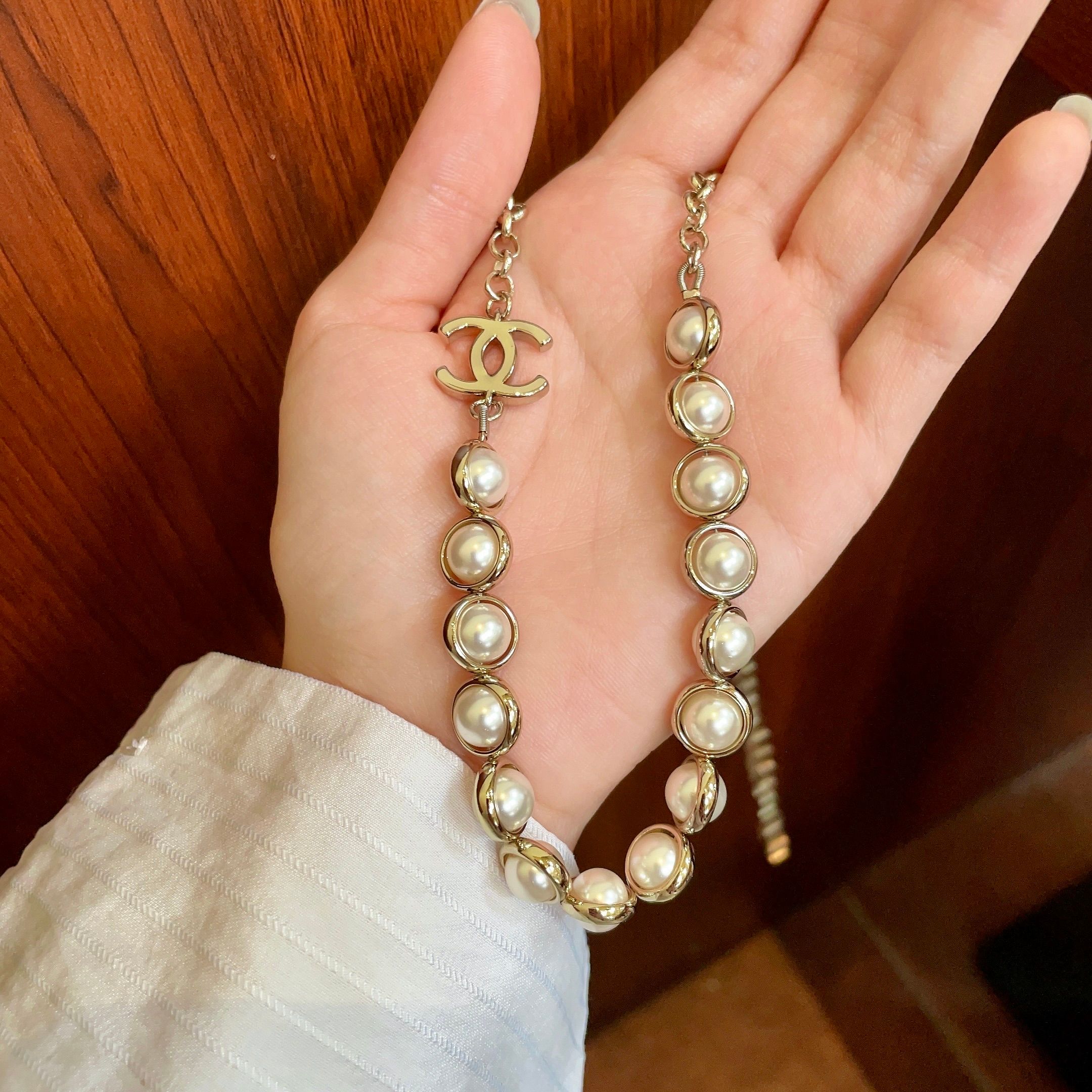 Chanel CC Logo Graduated Pearl Choker necklace Gold-tone metal cream white faux pearl 40cm