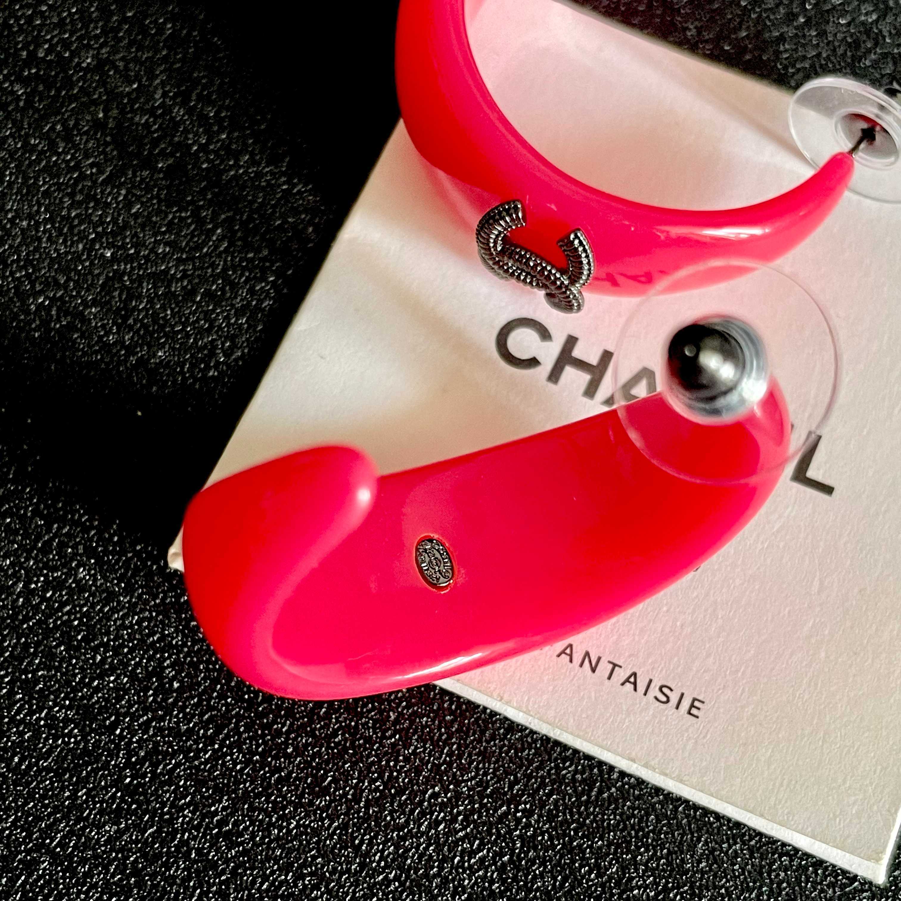 Chanel CC Logo Resin Hoop Earrings earrings Neon hot pink resin gunmetal-tone metal CC logo 3cm hoop length