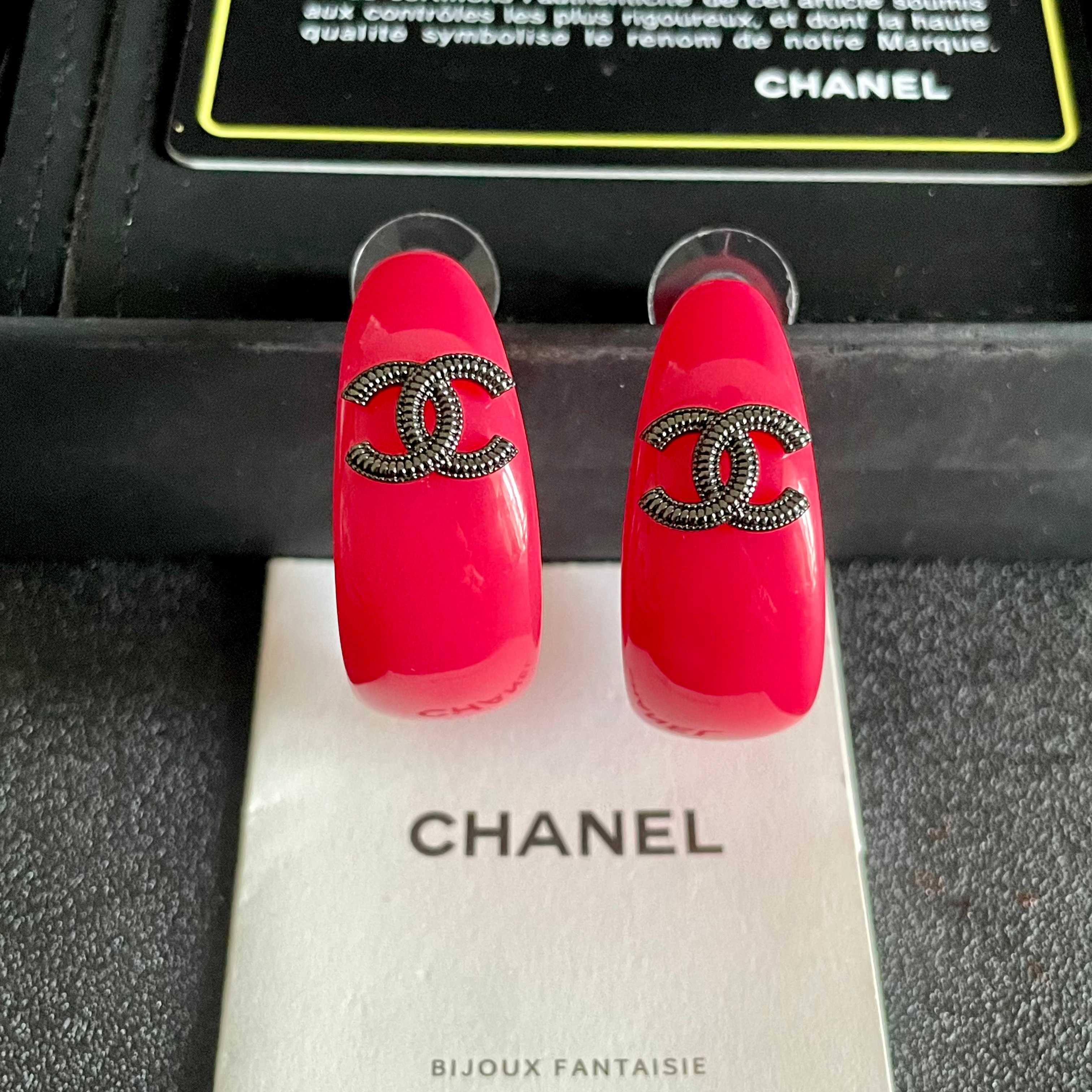 Chanel CC Logo Resin Hoop Earrings earrings Neon hot pink resin gunmetal-tone metal CC logo 3cm hoop length