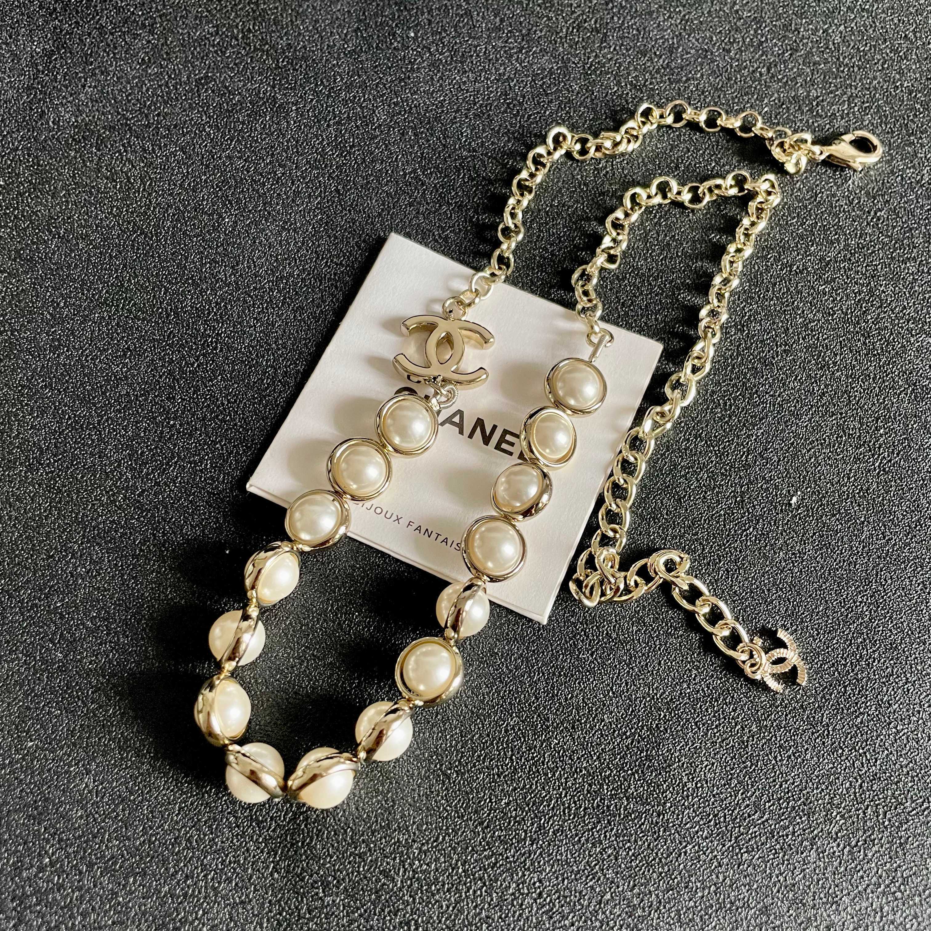 Chanel CC Logo Graduated Pearl Choker necklace Gold-tone metal cream white faux pearl 40cm