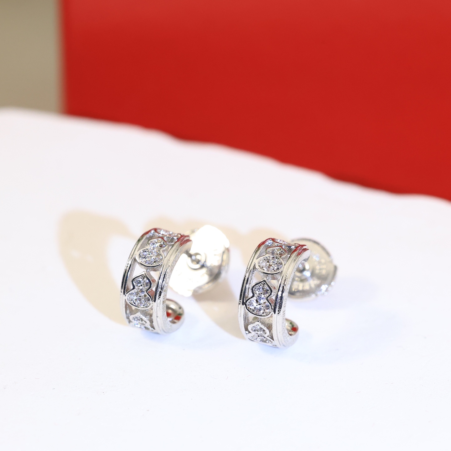 Qeelin Wulu earrings Silver-toned metal with clear diamond accents Gold-toned metal with clear diamond accents 10mm hoop diameter