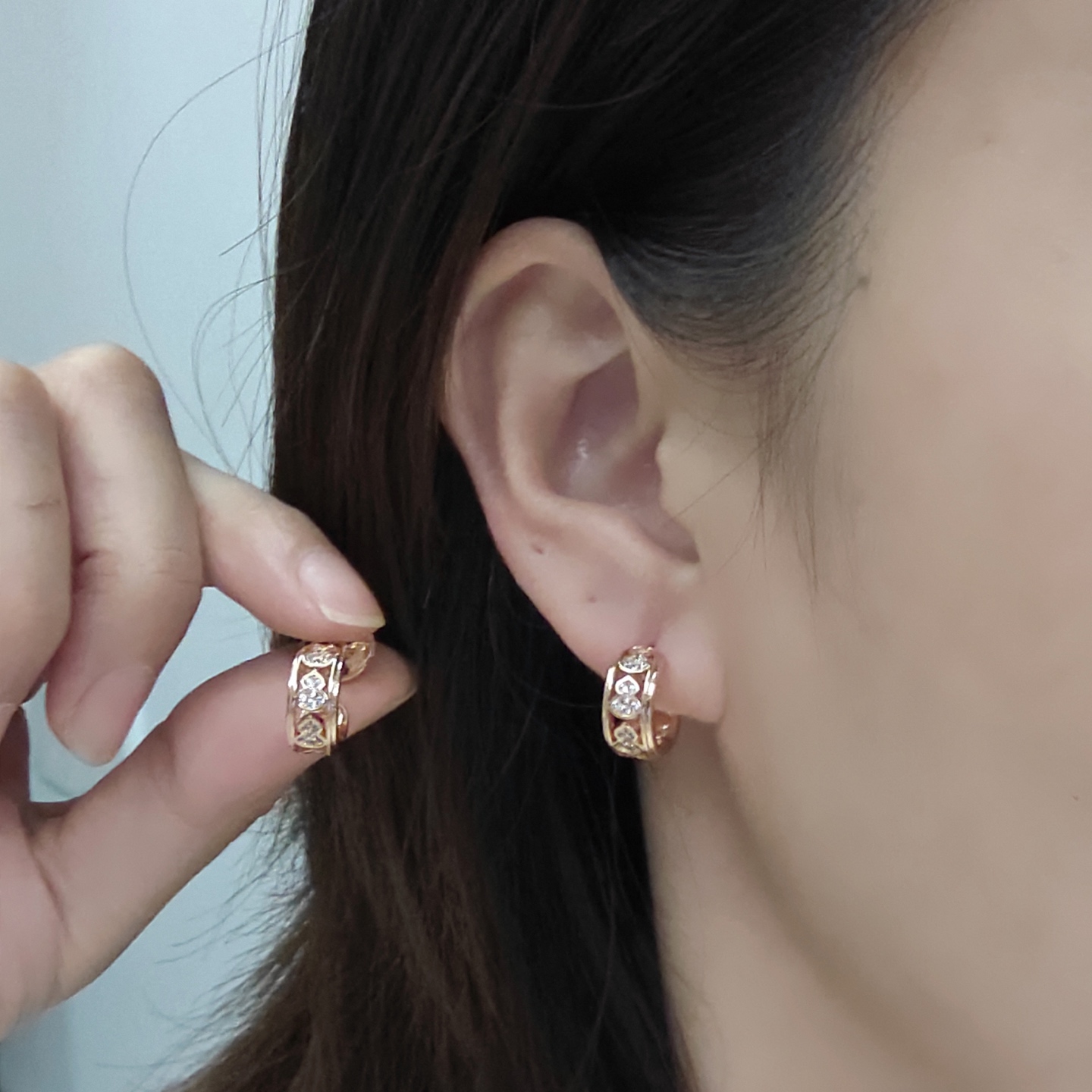 Qeelin Wulu earrings Silver-toned metal with clear diamond accents Gold-toned metal with clear diamond accents 10mm hoop diameter