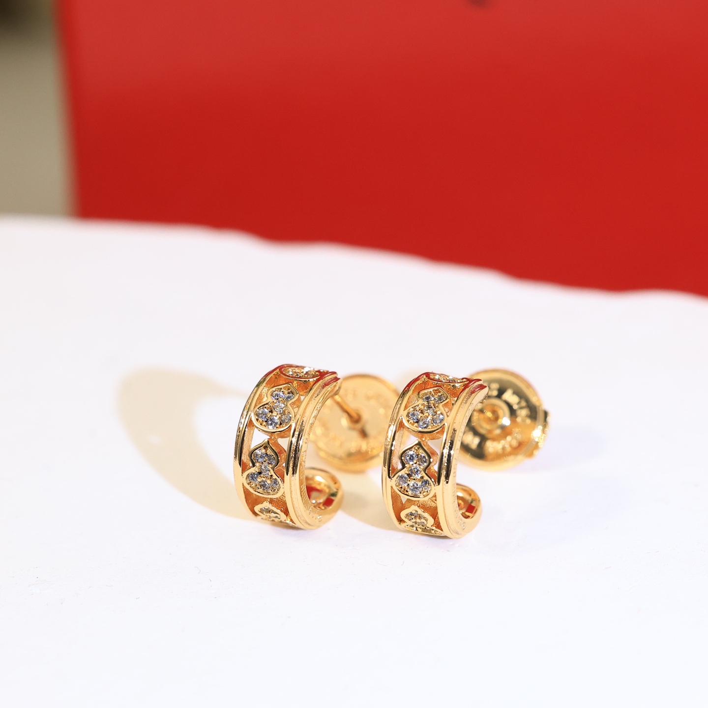 Qeelin Wulu earrings Silver-toned metal with clear diamond accents Gold-toned metal with clear diamond accents 10mm hoop diameter