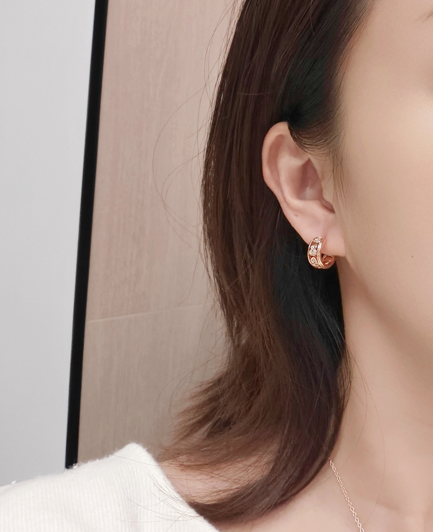 Qeelin Wulu earrings Silver-toned metal with clear diamond accents Gold-toned metal with clear diamond accents 10mm hoop diameter