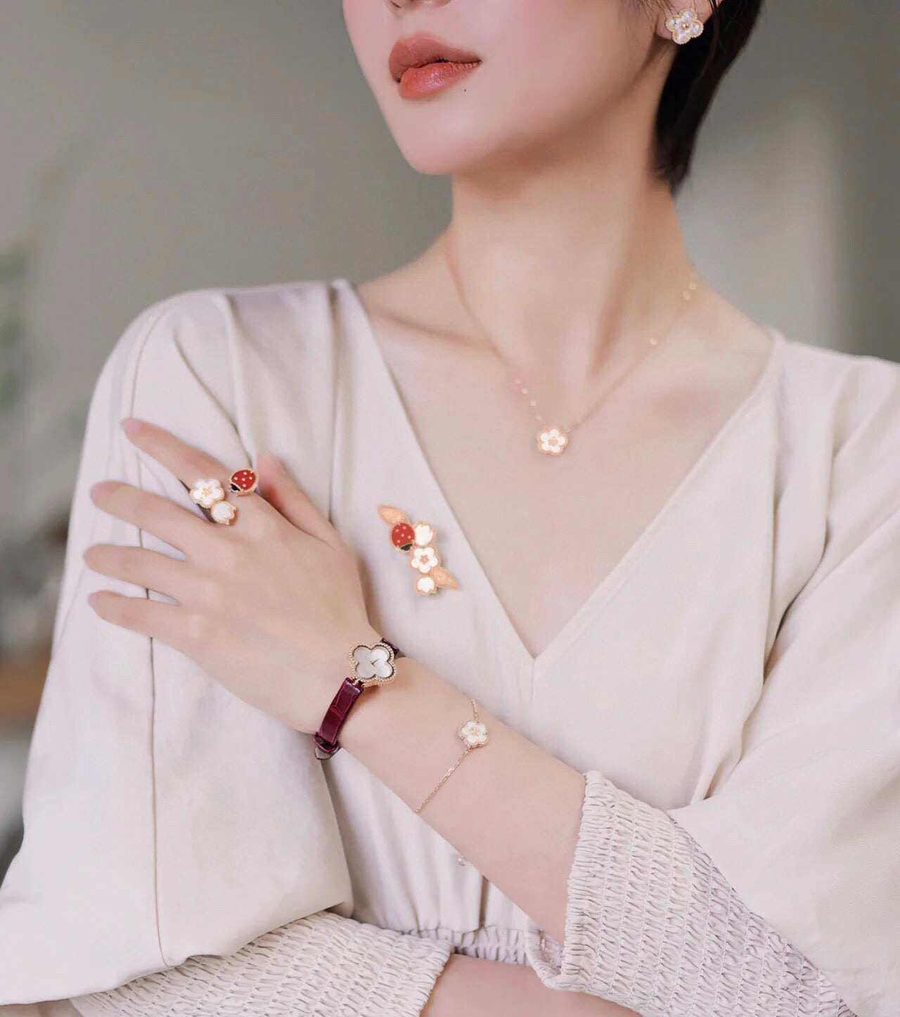 Collana Van Cleef Arpels Lucky Spring Plum Blossom Oro rosa con madreperla bianca 42 cm