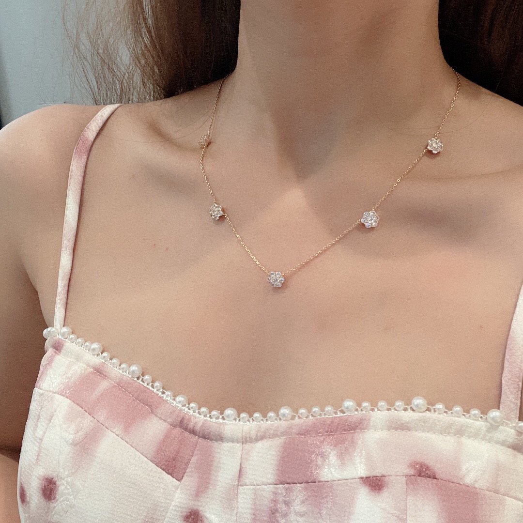Van Cleef Arpels Fleurette necklace 18k rose gold with clear diamonds 18k white gold with clear diamonds 42cm