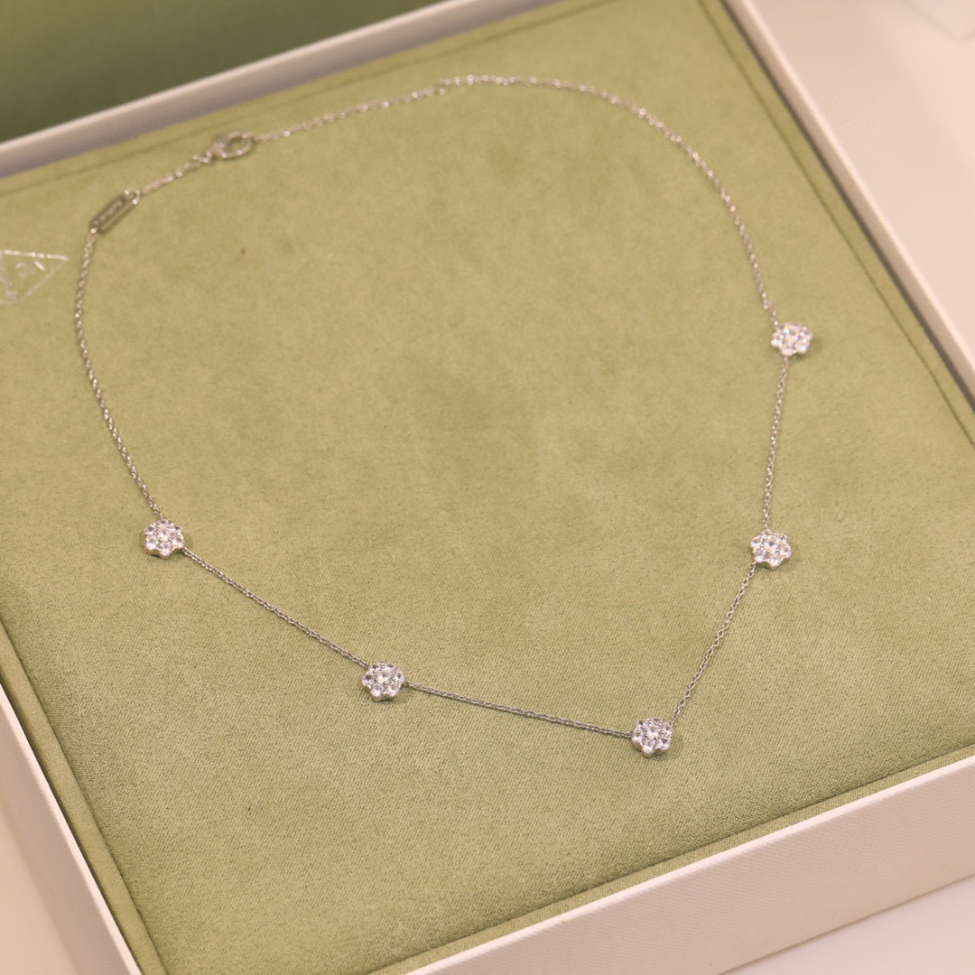 Van Cleef Arpels Fleurette necklace 18k rose gold with clear diamonds 18k white gold with clear diamonds 42cm