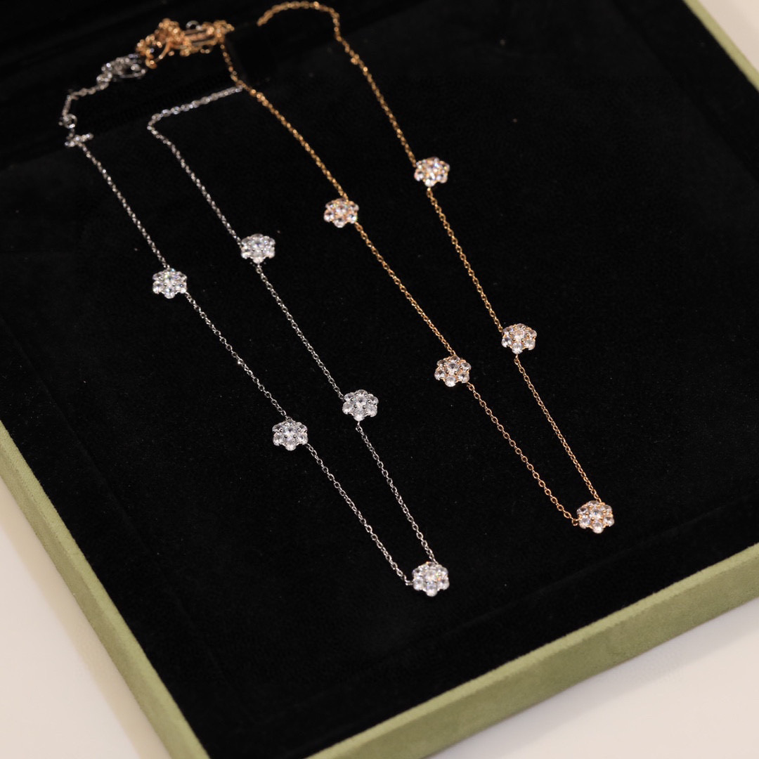Van Cleef Arpels Fleurette necklace 18k rose gold with clear diamonds 18k white gold with clear diamonds 42cm