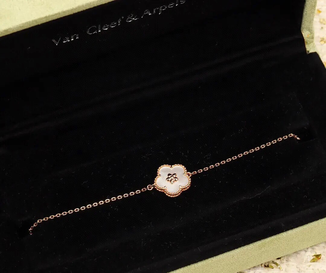 Van Cleef Arpels Lucky Spring bracelet Rose gold white mother-of-pearl 17cm