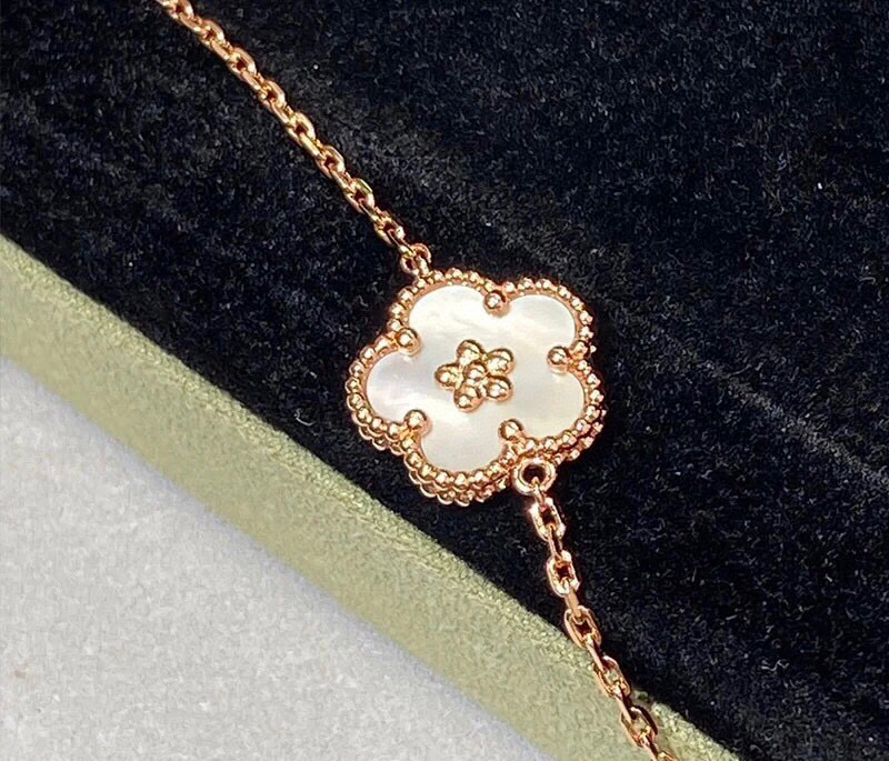 Van Cleef Arpels Lucky Spring bracelet Rose gold white mother-of-pearl 17cm