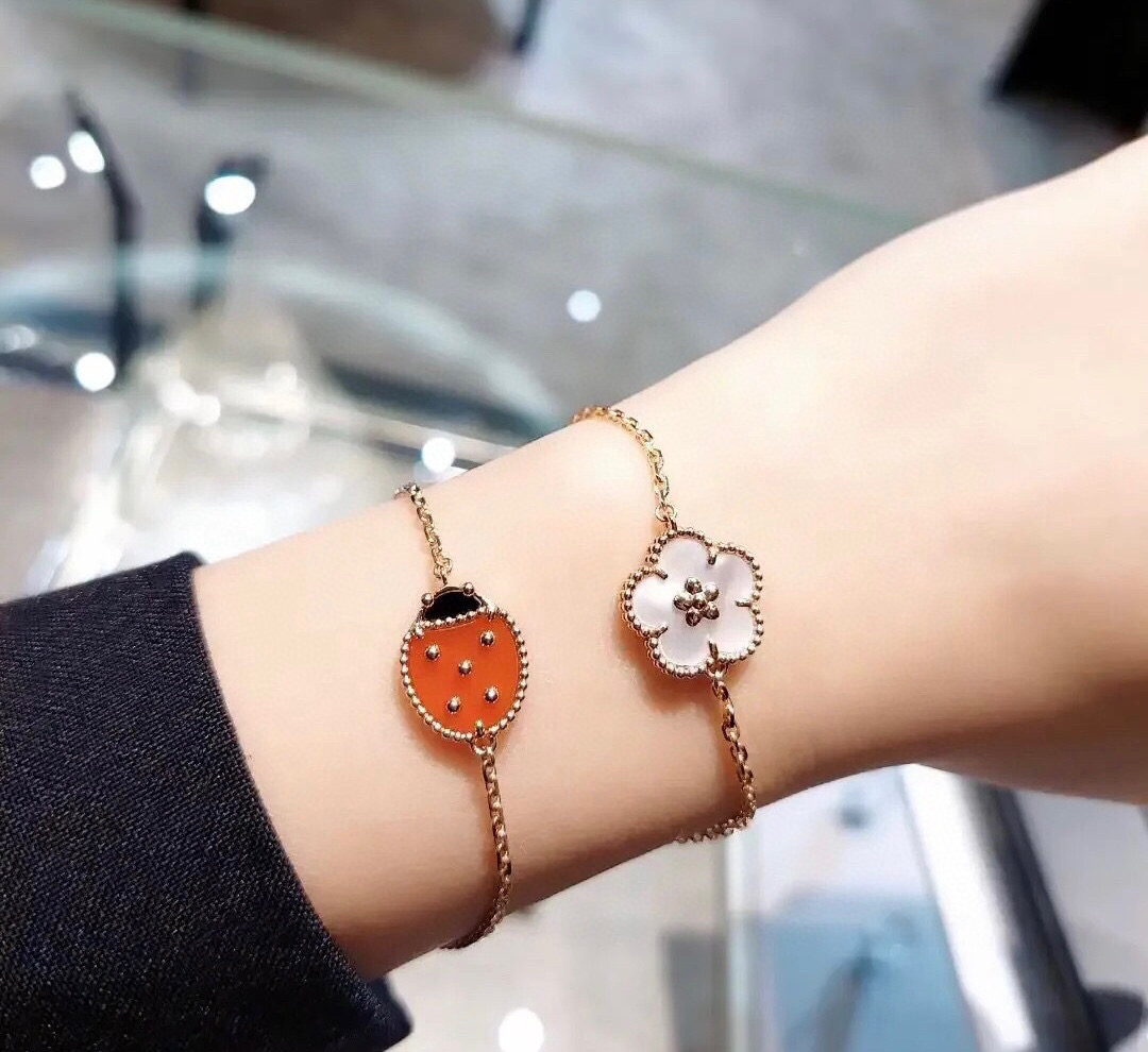 Van Cleef Arpels Lucky Spring bracelet Rose gold white mother-of-pearl 17cm