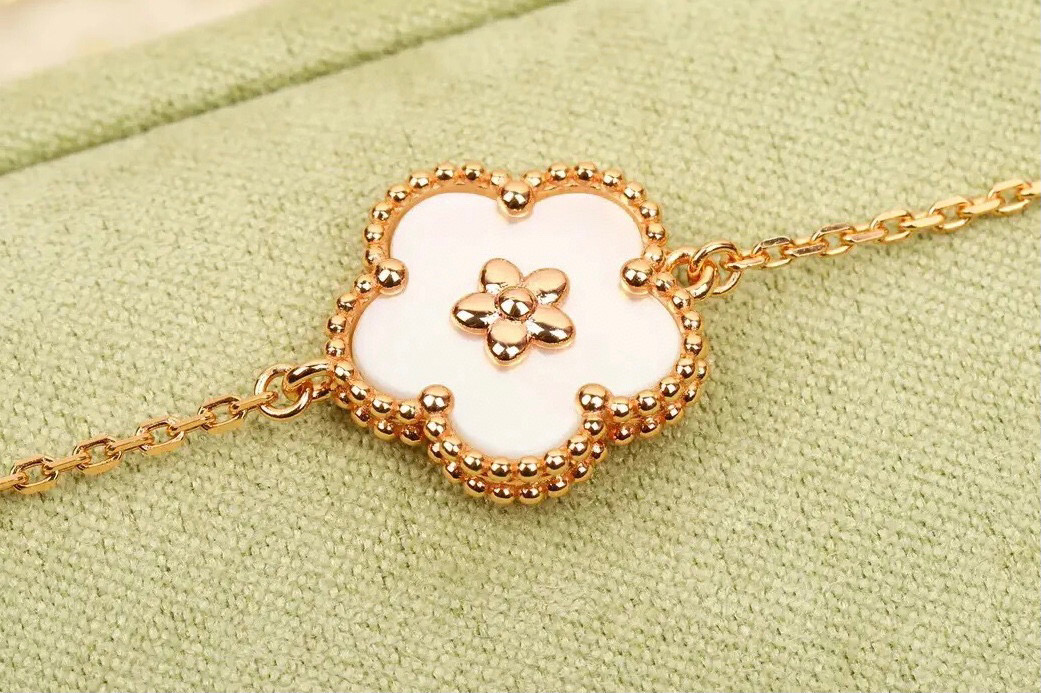 Van Cleef Arpels Lucky Spring bracelet Rose gold white mother-of-pearl 17cm