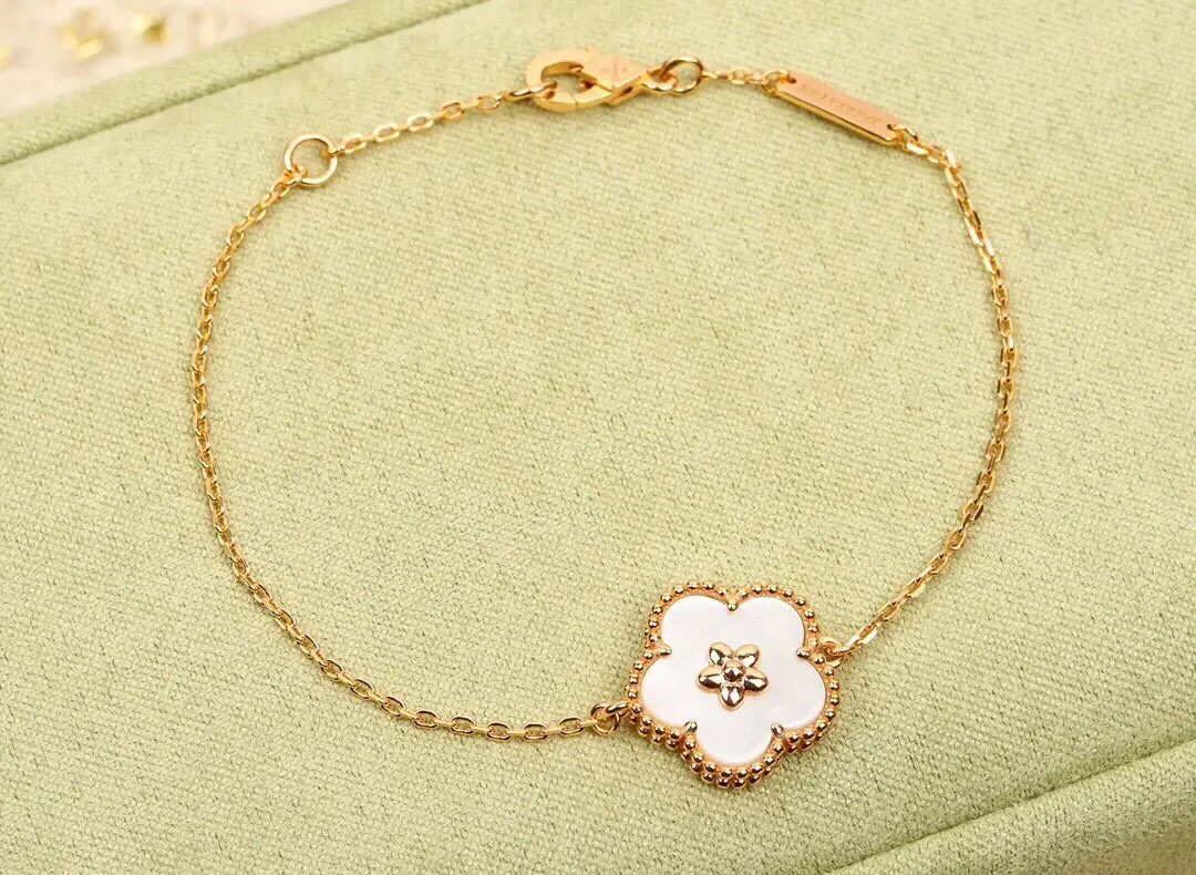 Van Cleef Arpels Lucky Spring bracelet Rose gold white mother-of-pearl 17cm