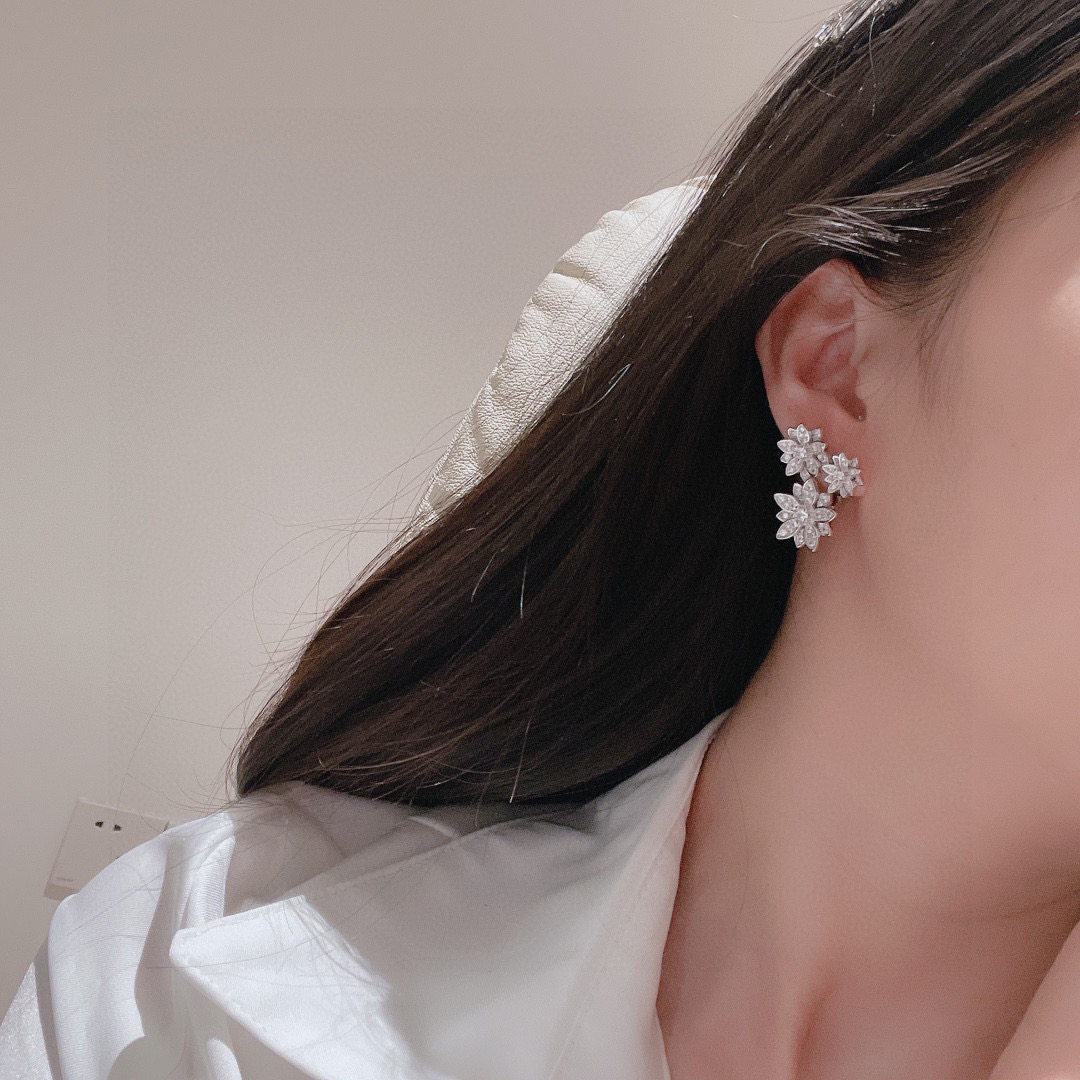 Van Cleef Arpels Lotus earrings 18k white gold diamond 16mm width per earring