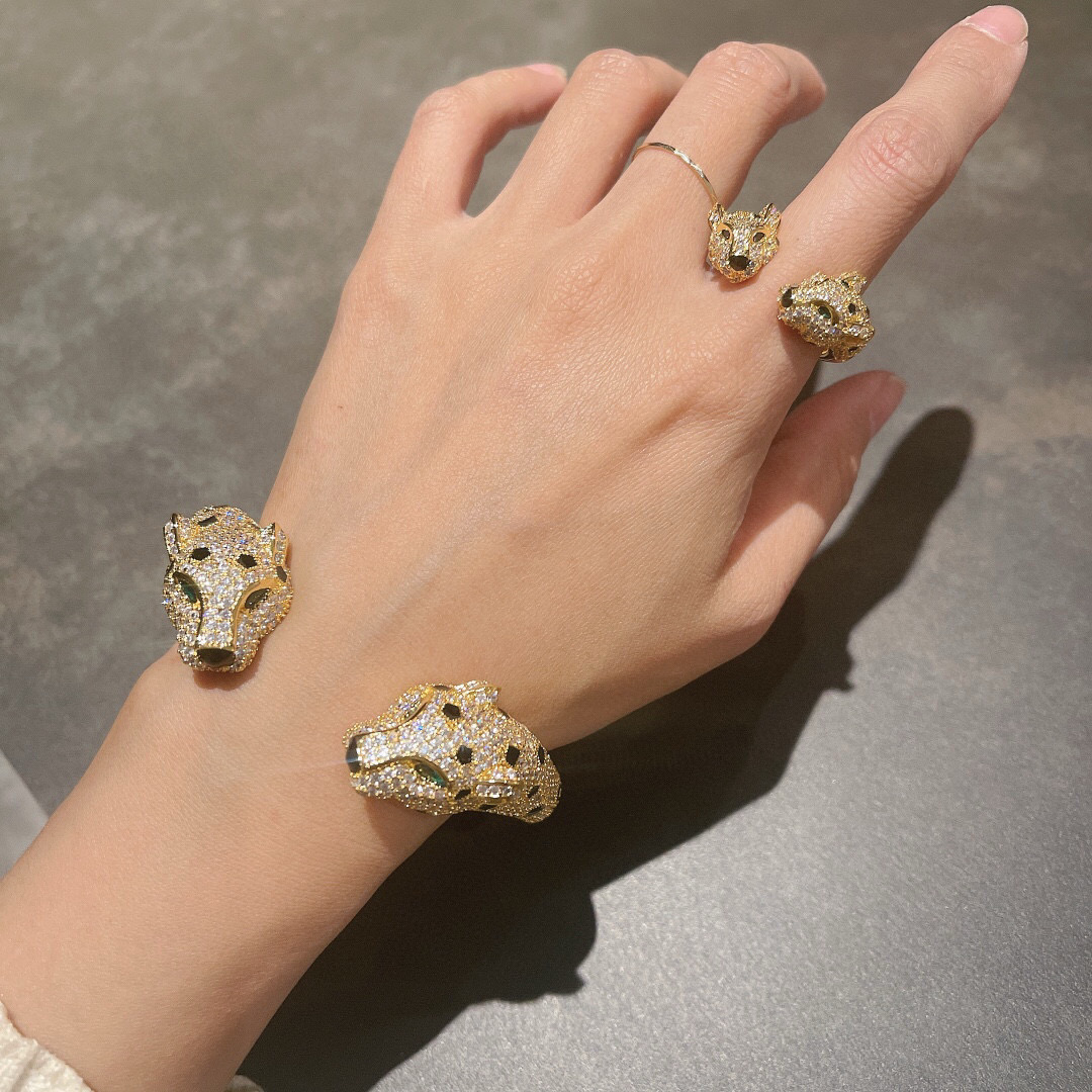Cartier Panthere de Cartier bracelet 18K yellow gold 18K rose gold 18K white gold pave-set white diamonds black onyx spots emerald eyes black onyx nose 17cm