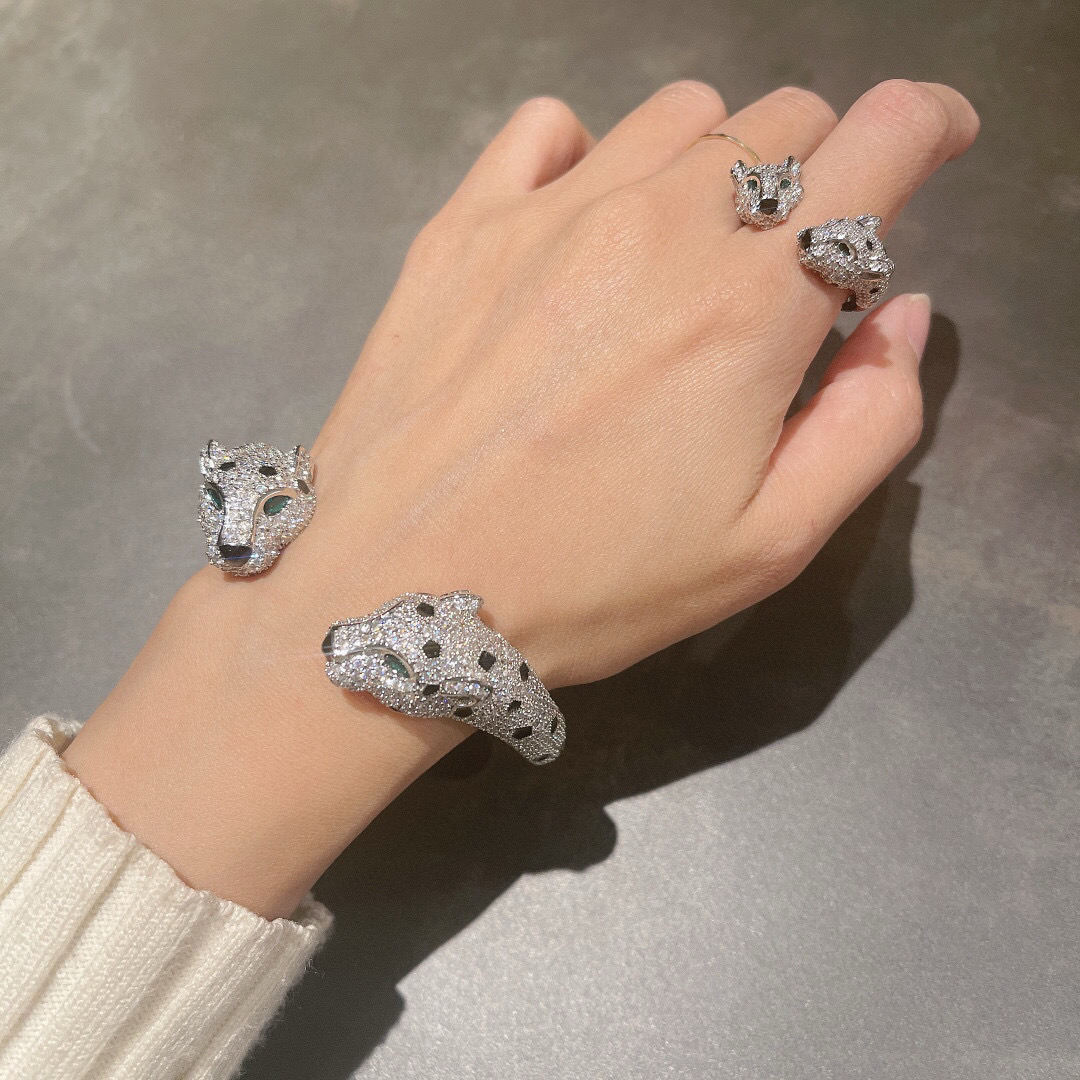 Cartier Panthere de Cartier bracelet 18K yellow gold 18K rose gold 18K white gold pave-set white diamonds black onyx spots emerald eyes black onyx nose 17cm