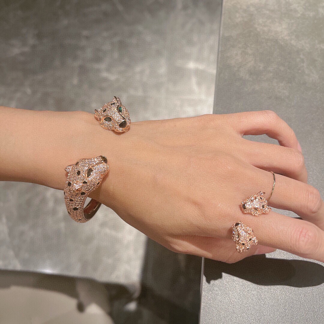 Cartier Panthere de Cartier bracelet 18K yellow gold 18K rose gold 18K white gold pave-set white diamonds black onyx spots emerald eyes black onyx nose 17cm