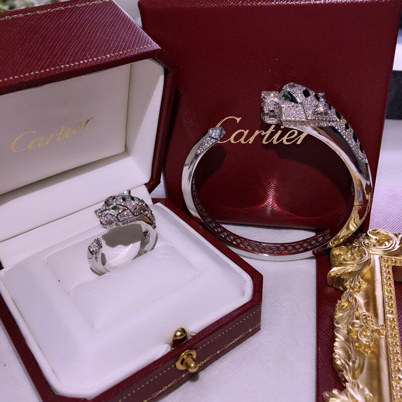 Cartier Panthere de Cartier bracelet 18K white gold set with diamonds black onyx emerald 17cm inner circumference