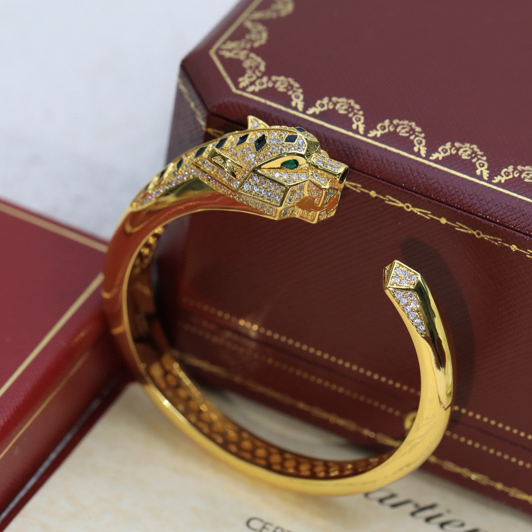 Cartier Panthere de Cartier bracelet Yellow gold diamond black onyx emerald 17