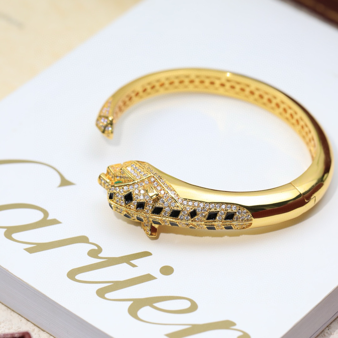 Cartier Panthere de Cartier bracelet Yellow gold diamond black onyx emerald 17