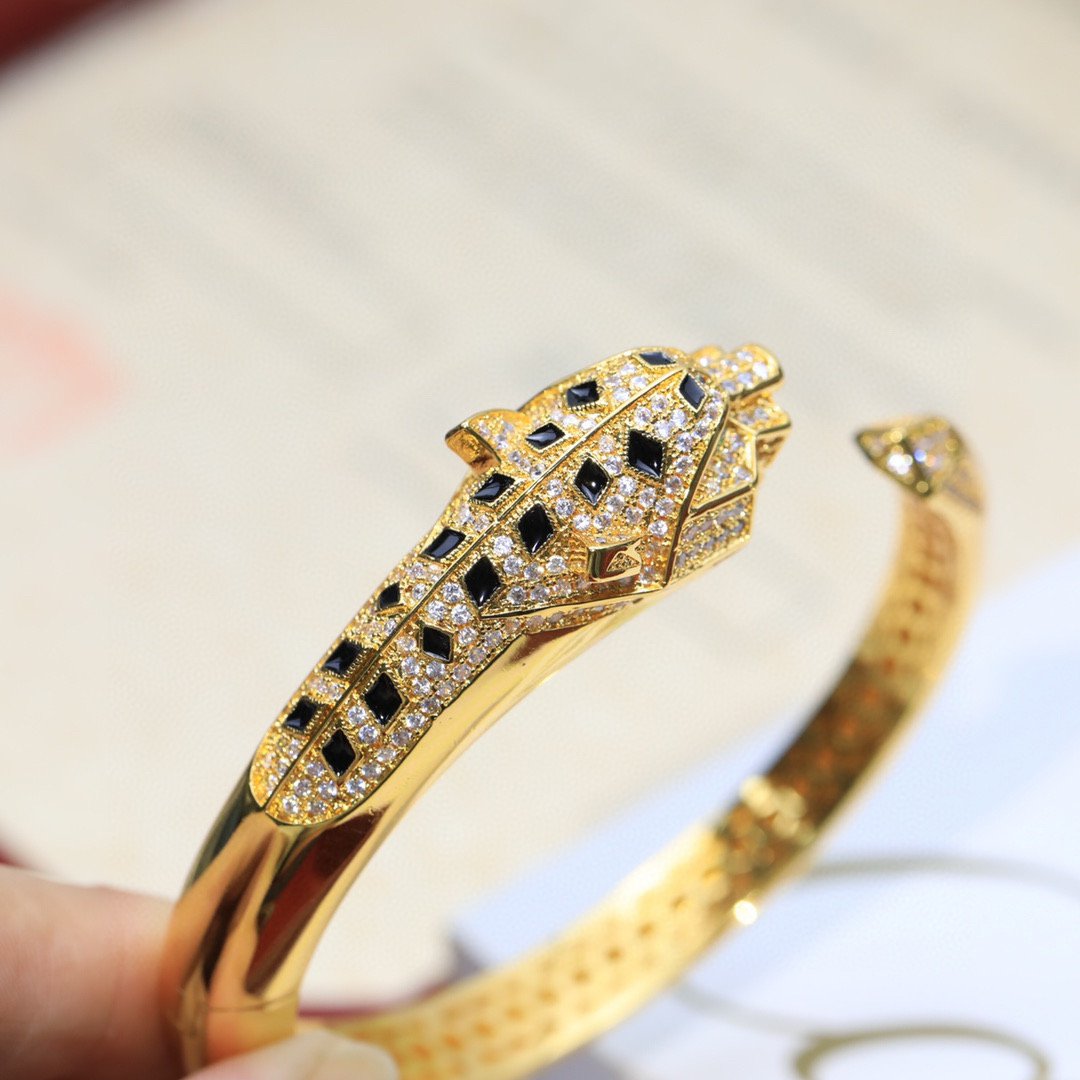 Cartier Panthere de Cartier bracelet Yellow gold diamond black onyx emerald 17