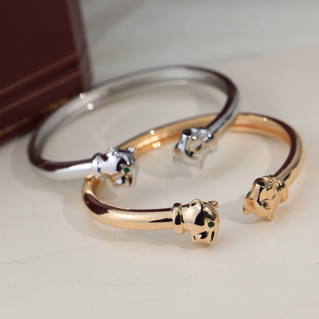 Cartier Panthere de Cartier bracelet Yellow gold with green tsavorite garnet and black onyx accents 17