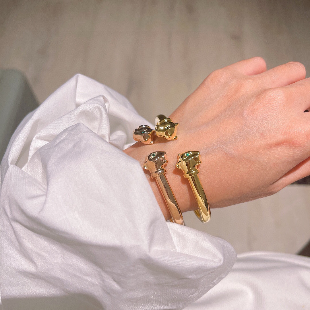 Cartier Panthere de Cartier bracelet Yellow gold with green tsavorite garnet and black onyx accents 17