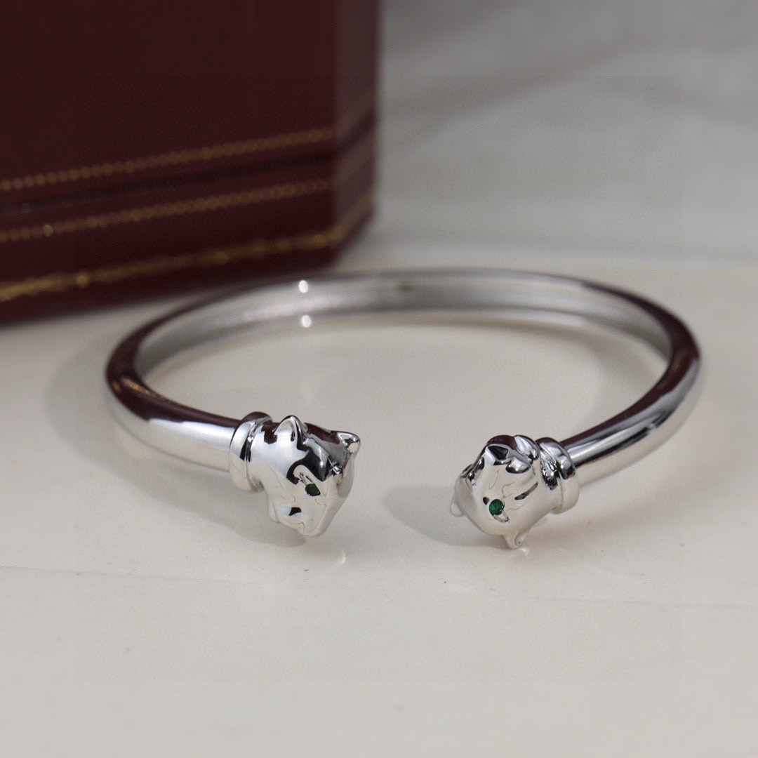Cartier Panthere de Cartier bracelet Yellow gold with green tsavorite garnet and black onyx accents 17