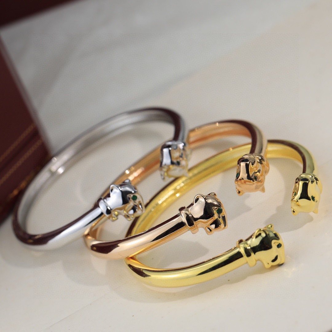 Cartier Panthere de Cartier bracelet Yellow gold with green tsavorite garnet and black onyx accents 17