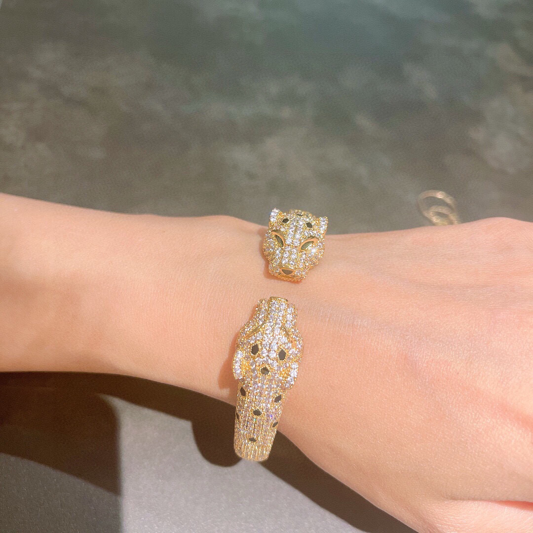 Cartier Panthere de Cartier bracelet Available in 18K white gold 18K rose gold 18K yellow gold fully paved with clear diamonds black onyx spots emerald green panther eyes 17
