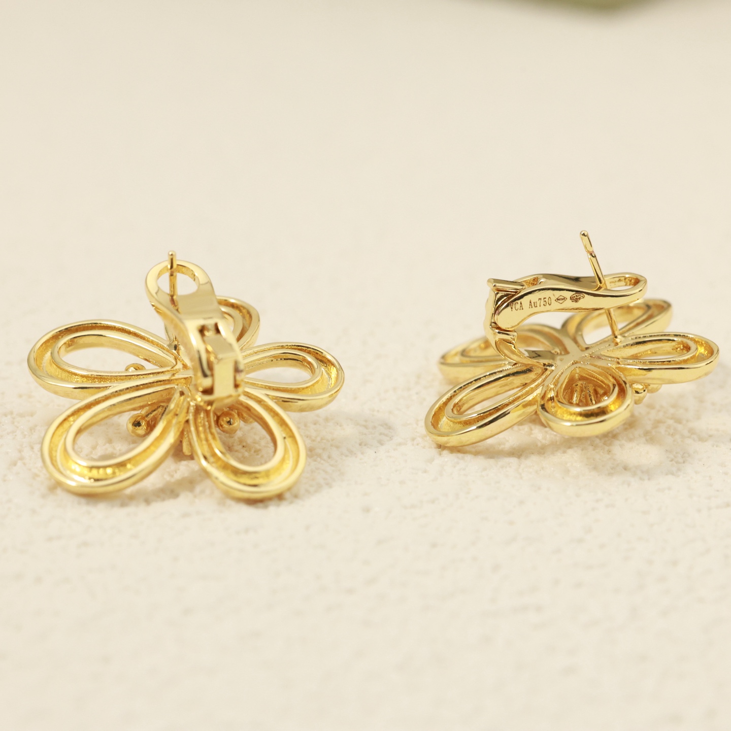 Van Cleef Arpels Flowerlace earrings 18k yellow gold clear diamond 15mm diameter
