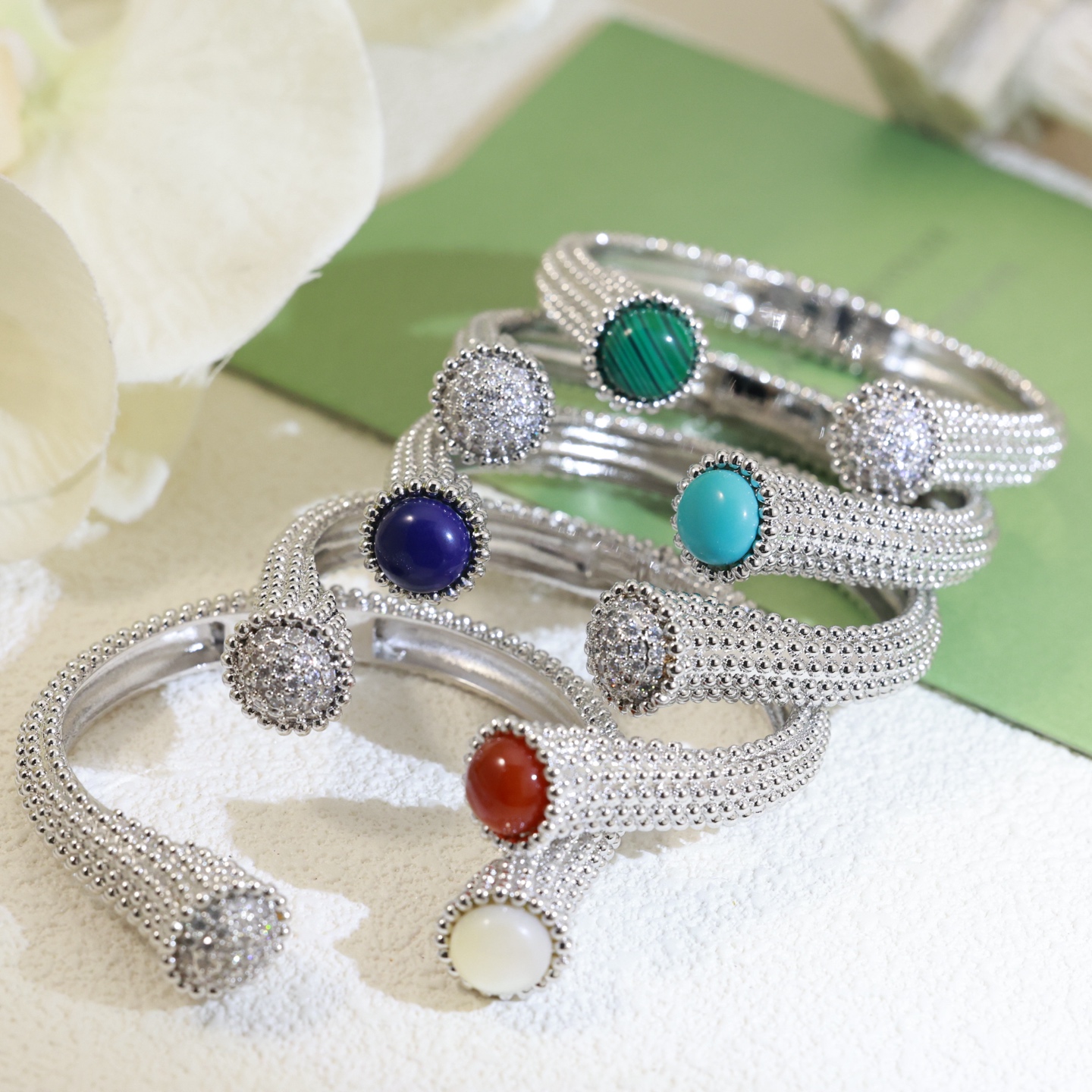 Van Cleef Arpels Perlee bracelet 18k white gold green malachite clear diamond pave 17cm inner circumference