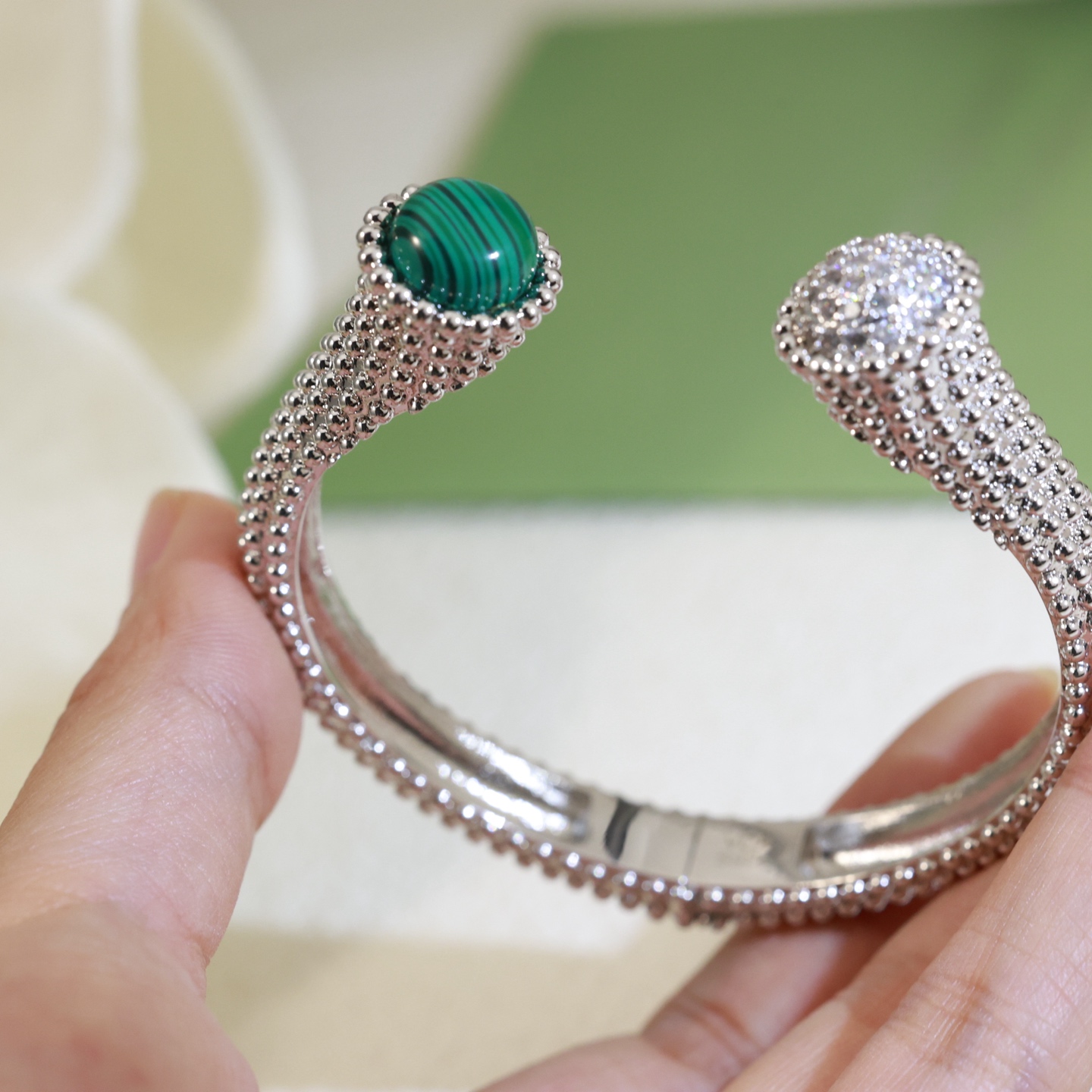 Van Cleef Arpels Perlee bracelet 18k white gold green malachite clear diamond pave 17cm inner circumference