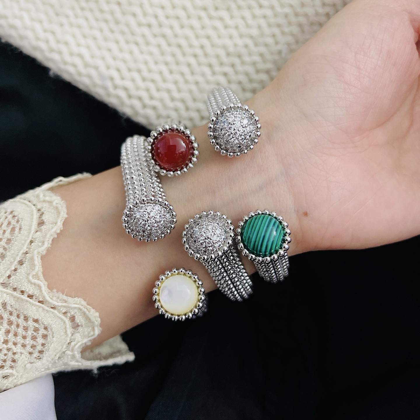 Van Cleef Arpels Perlee bracelet 18k white gold green malachite clear diamond pave 17cm inner circumference