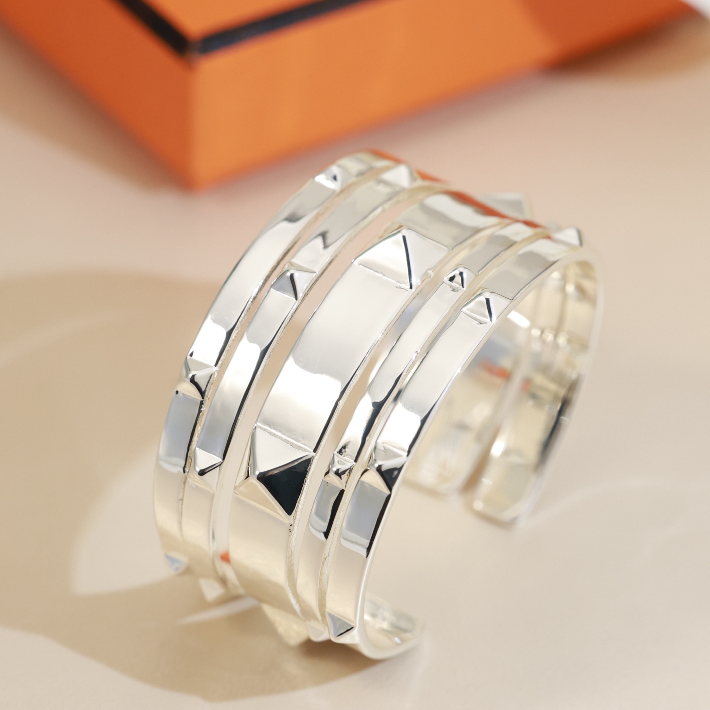 Bracciale Hermes Mini Clous Metallo color argento senza pietre preziose T2