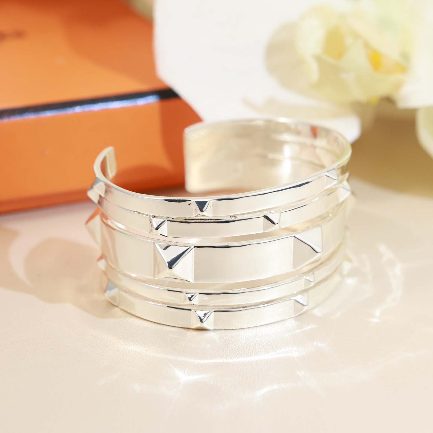 Bracciale Hermes Mini Clous Metallo color argento senza pietre preziose T2