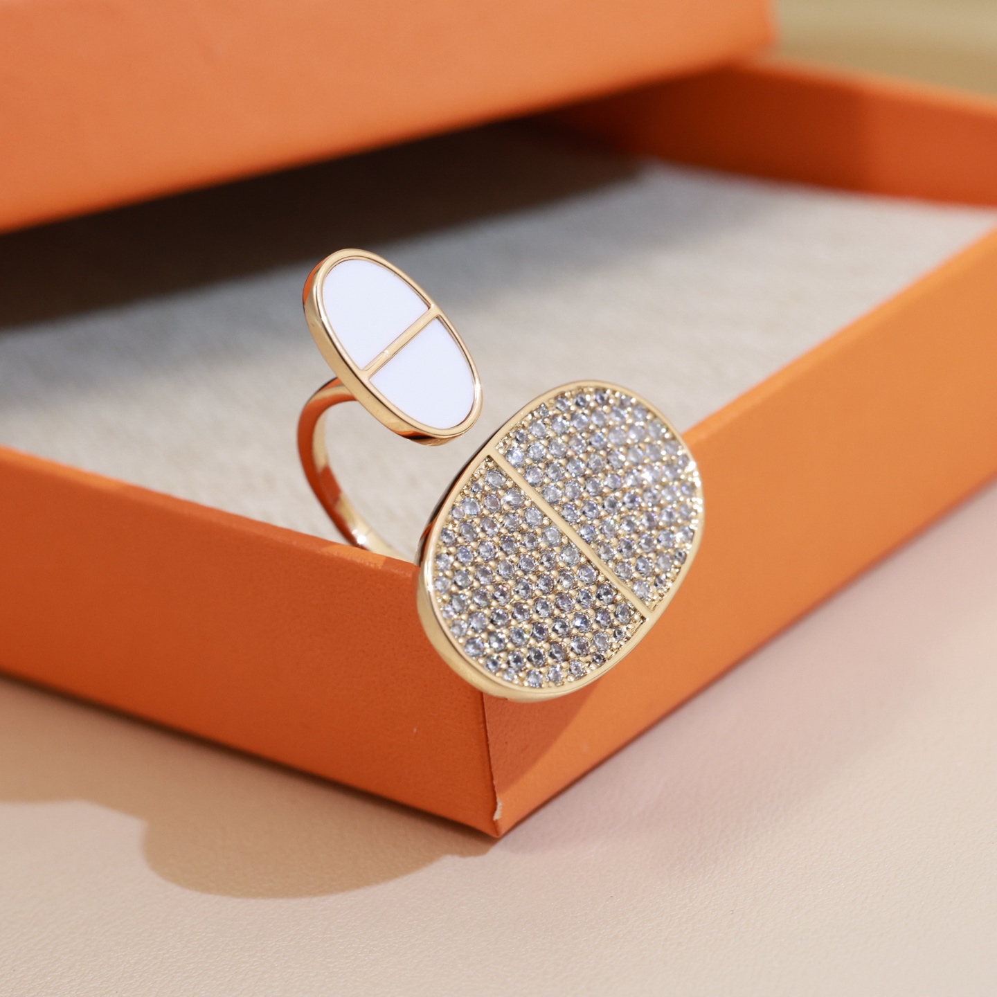 Anello Hermes Chaine d Ancre Verso Oro rosa onice nero pavé di diamanti trasparenti US 7