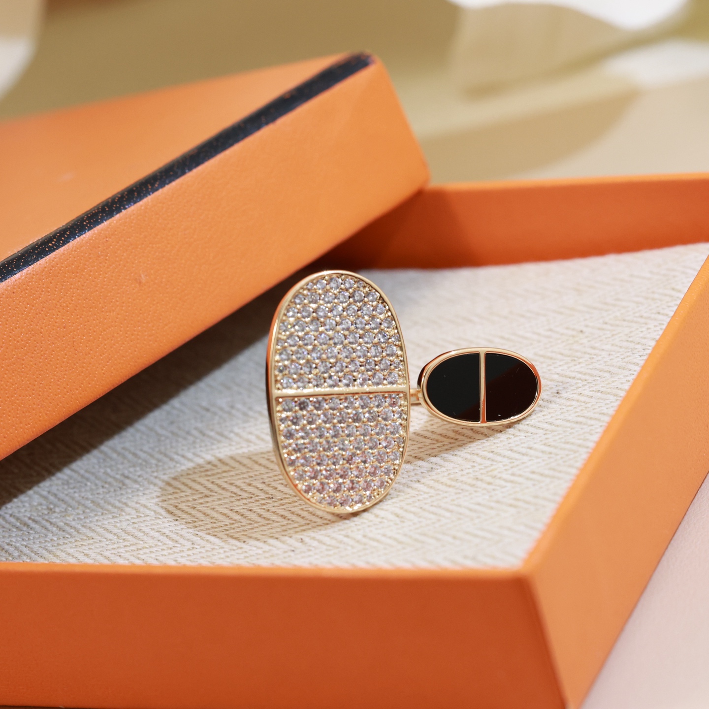 Anello Hermes Chaine d Ancre Verso Oro rosa onice nero pavé di diamanti trasparenti US 7