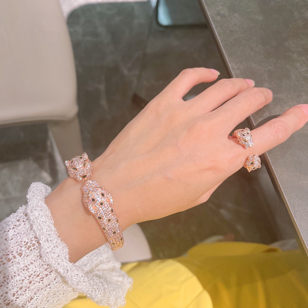 Cartier Panthere de Cartier bracelet Available in 18K white gold 18K rose gold 18K yellow gold fully paved with colorless diamonds black onyx spots green tsavorite garnet eyes 17cm