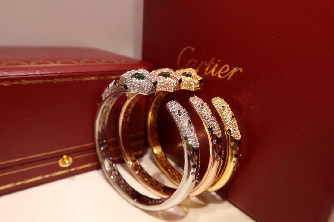 Cartier Panthere de Cartier bracelet 18K yellow gold set with diamonds black onyx spots tsavorite garnet eyes 17