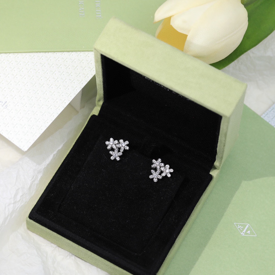 Pendientes Van Cleef Arpels Socrate oro blanco de 18 k diamante transparente perno de 12 mm de diámetro