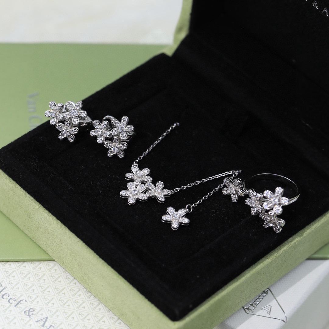 Pendientes Van Cleef Arpels Socrate oro blanco de 18 k diamante transparente perno de 12 mm de diámetro