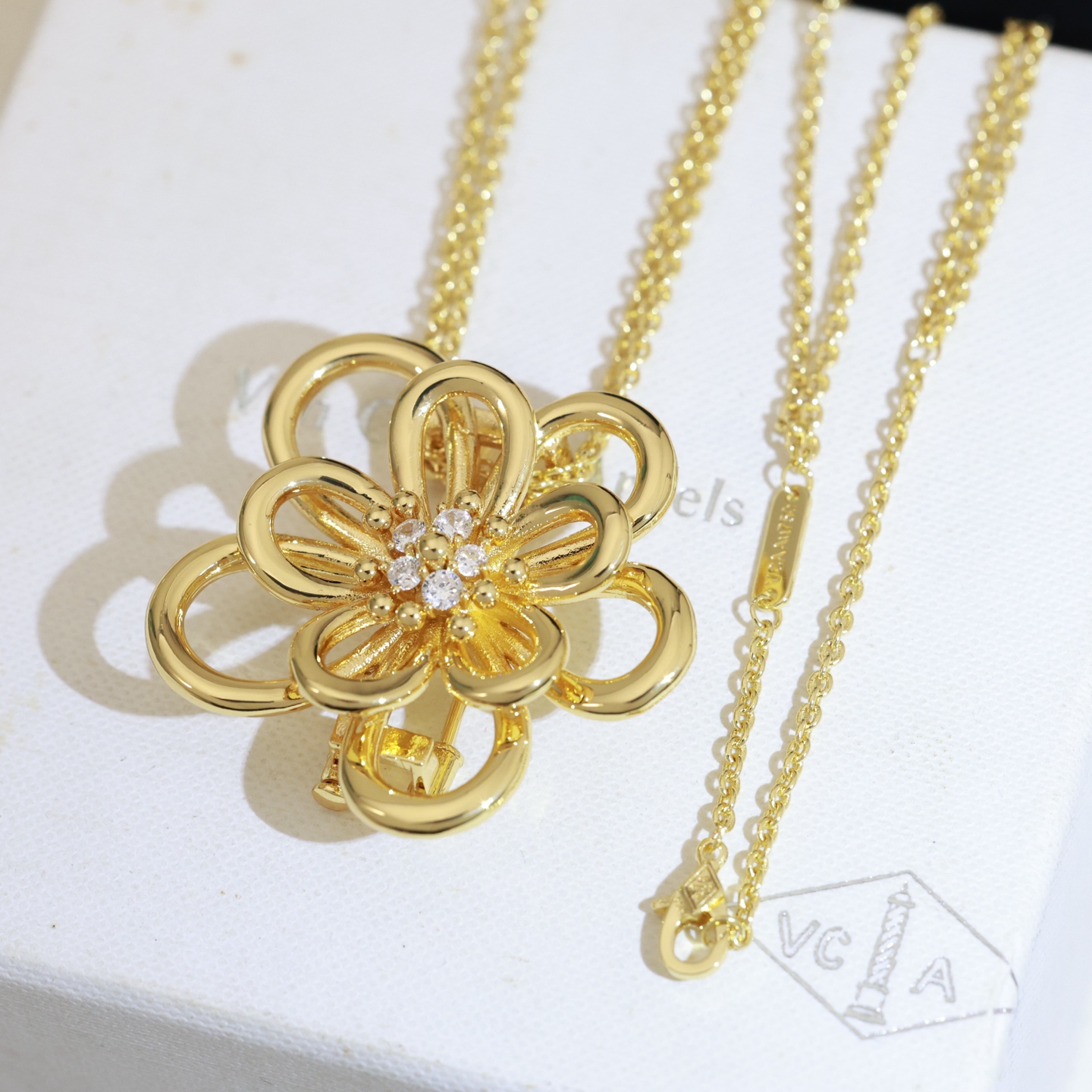 Van Cleef Arpels Flowerlace necklace 18K yellow gold diamond 42cm