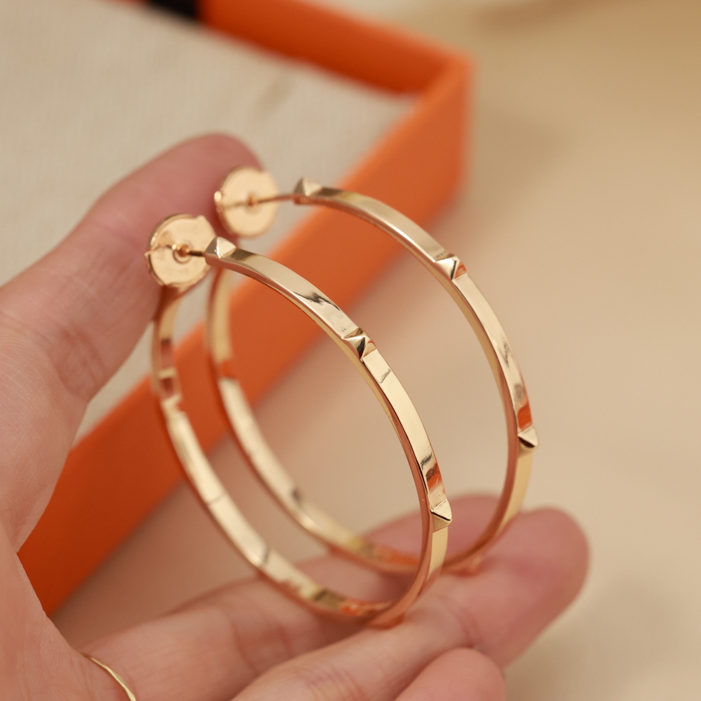 Orecchini Hermes Clou de Selle metallo argentato metallo tonalità oro rosa metallo tonalità oro giallo senza pietre preziose diametro 40 mm