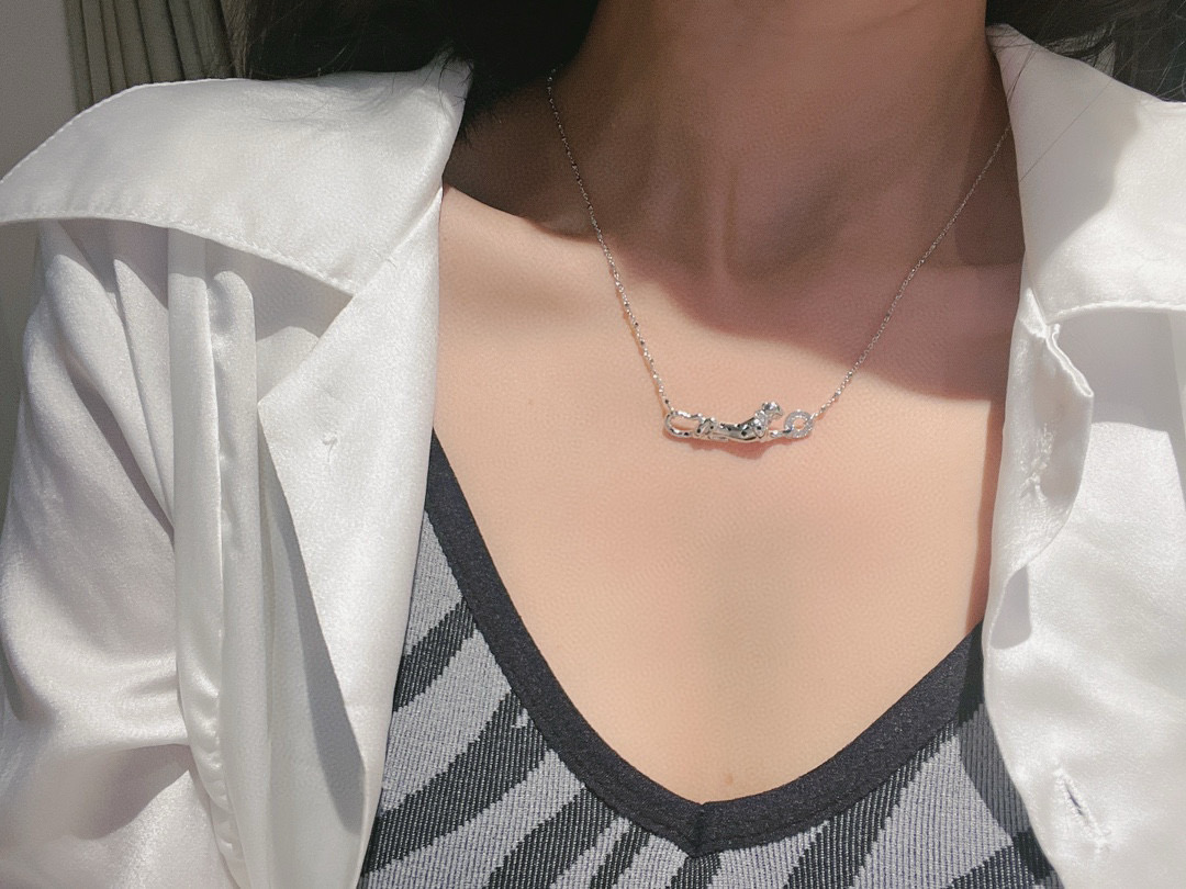 Cartier Panthere de Cartier necklace Rose gold with black onyx spots diamond accents green tsavorite garnet eyes 42cm