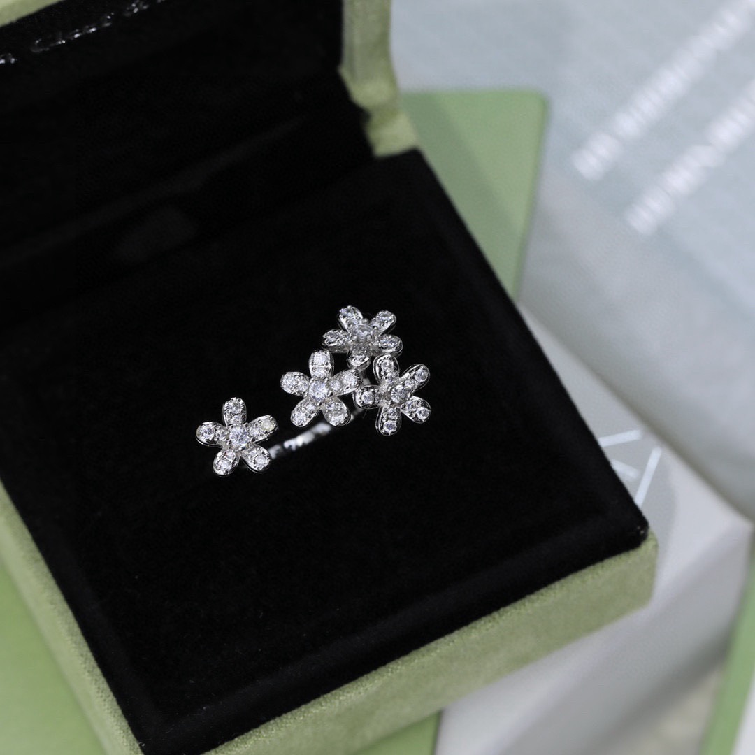 Anillo Van Cleef Arpels Socrate oro blanco de 18 quilates con diamantes 52