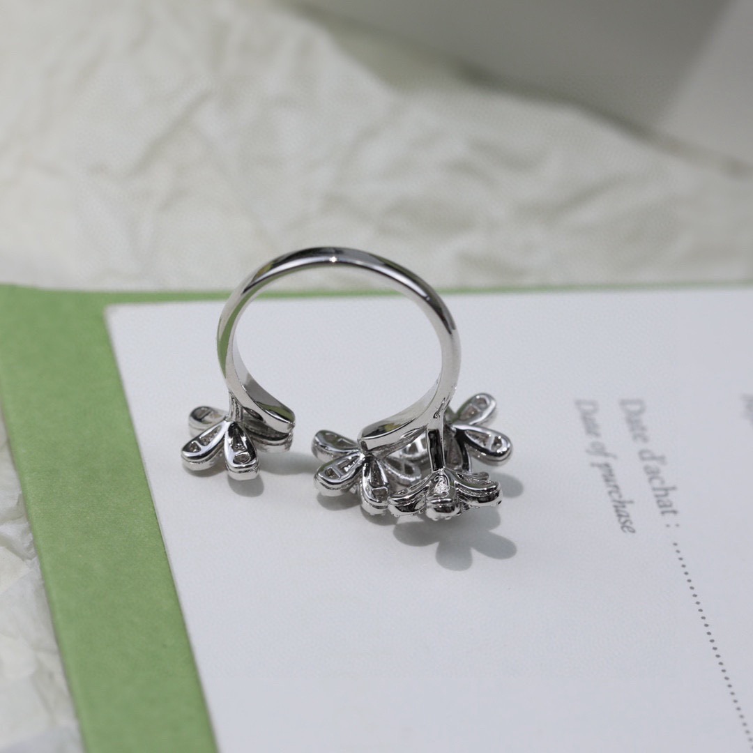 Anillo Van Cleef Arpels Socrate oro blanco de 18 quilates con diamantes 52
