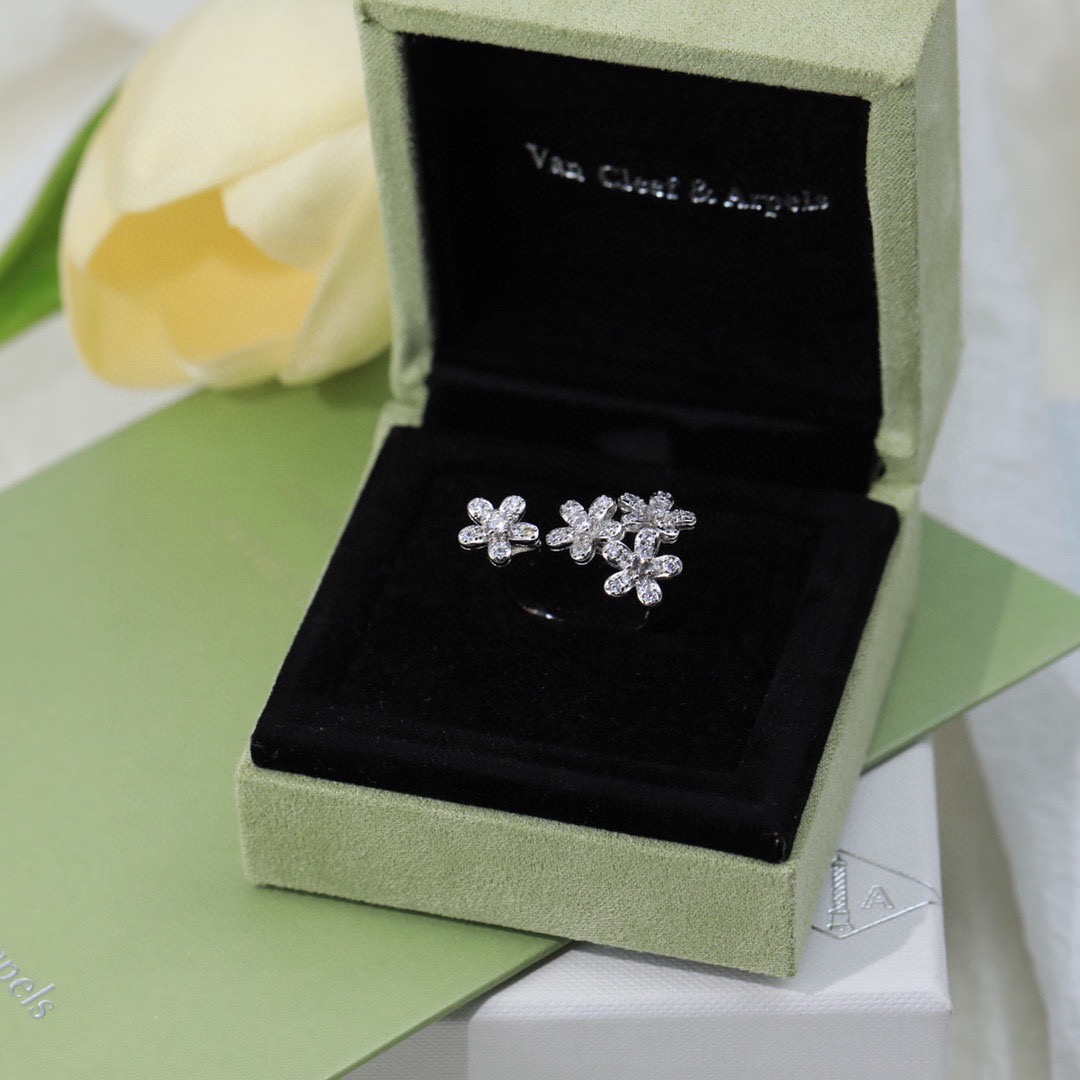 Anillo Van Cleef Arpels Socrate oro blanco de 18 quilates con diamantes 52
