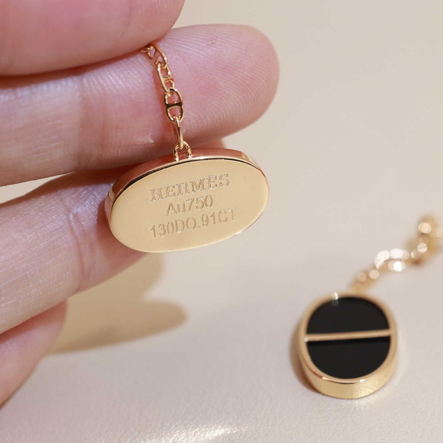 Orecchini Hermes Chaine d Ancre Verso Metallo oro rosa con intarsio nero, lunghezza goccia 4 cm